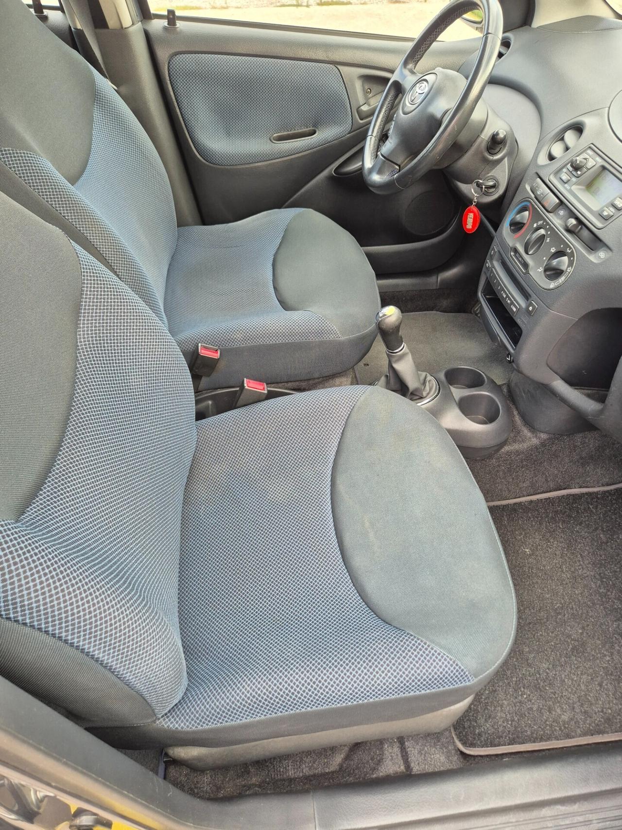 Toyota Yaris 1.0i 16V cat 5 porte Expo