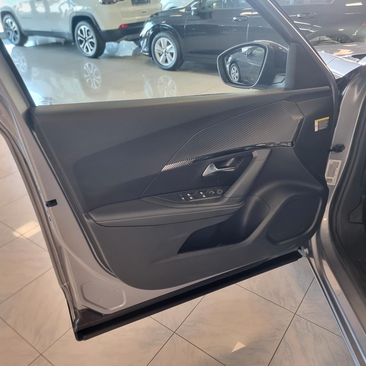 PEUGEOT 2008 ALLURE 1.2 Bz 130cv cambio automatico EAT8 Euro 6E
