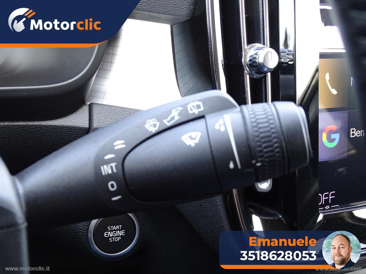 VOLVO XC40 T3 Momentum Core