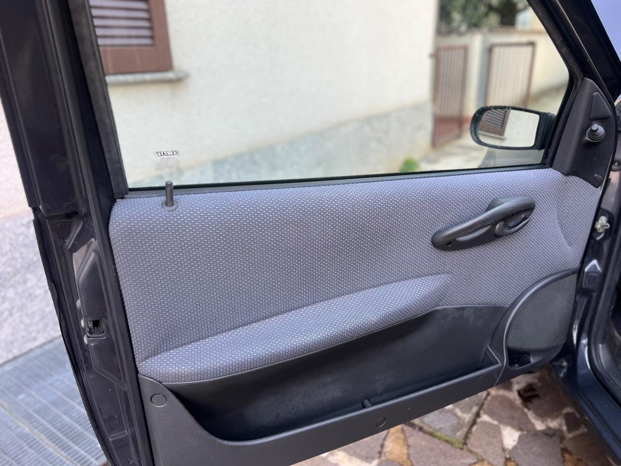 Fiat Punto 1.2i cat 5 porte ELX