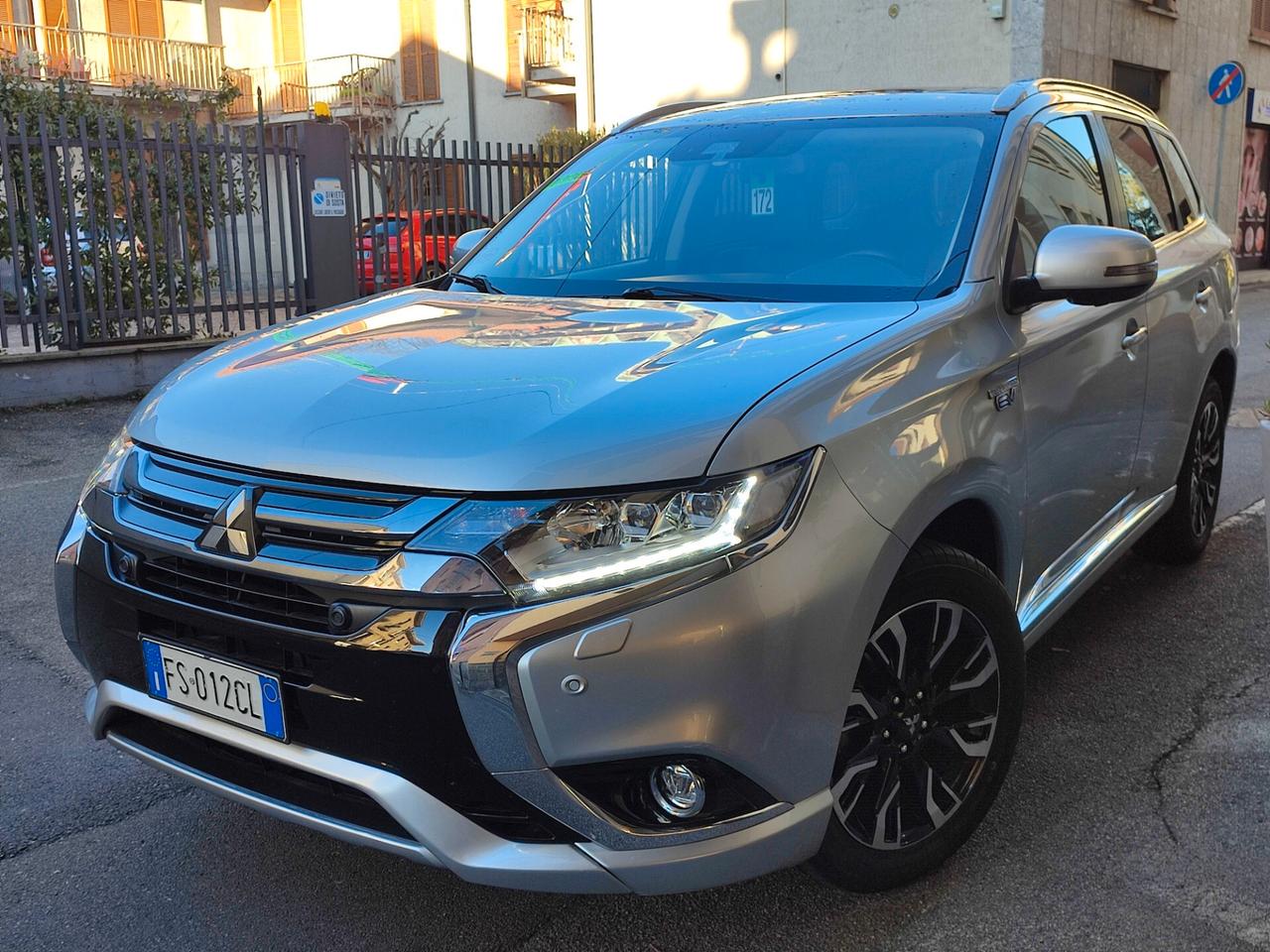 Mitsubishi Outlander 2.0 Hybrid 4WD PHEV Instyle Diamond SDA