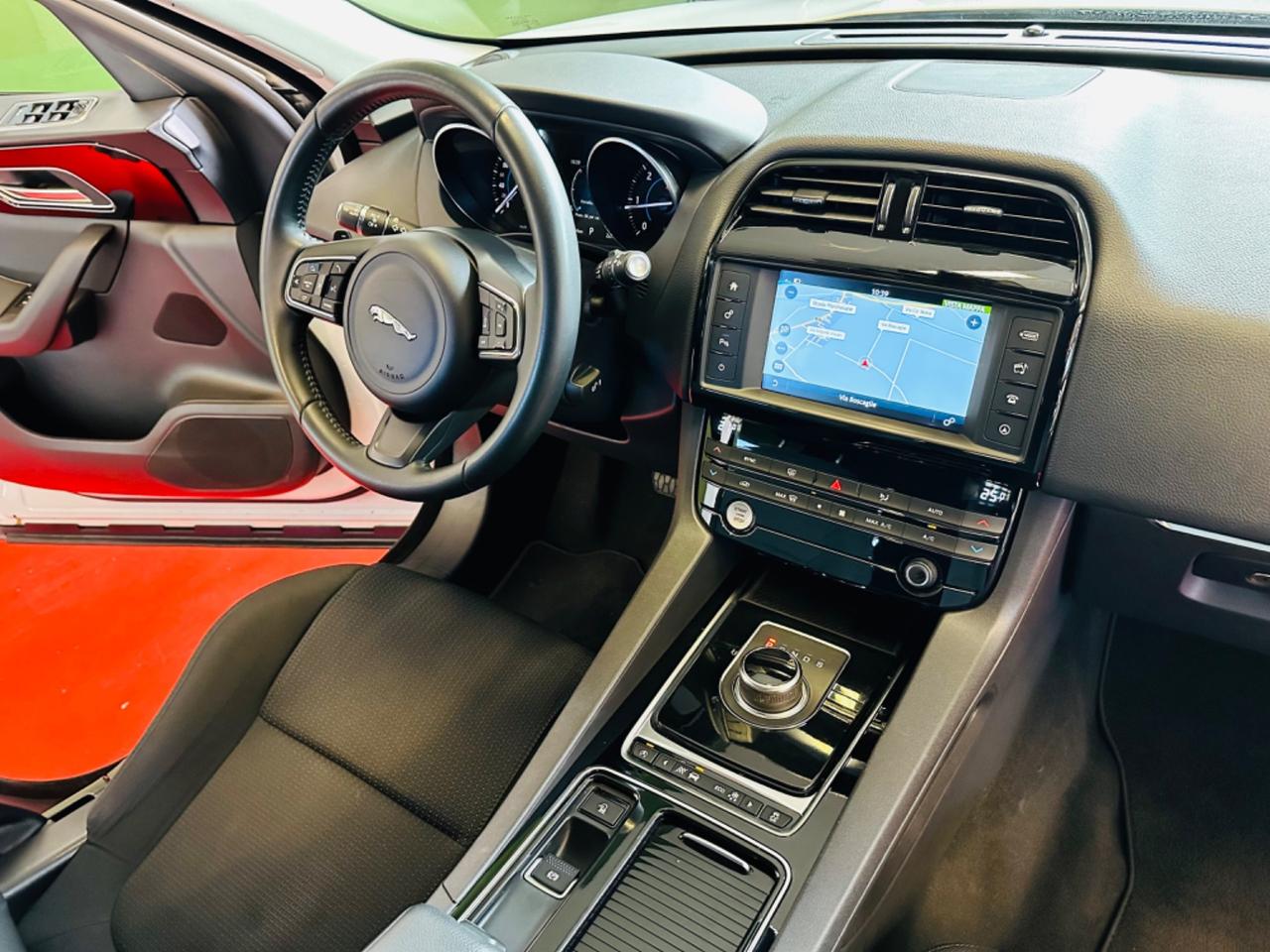 Jaguar F-Pace 2.0 D 180 CV 4x4 Sport