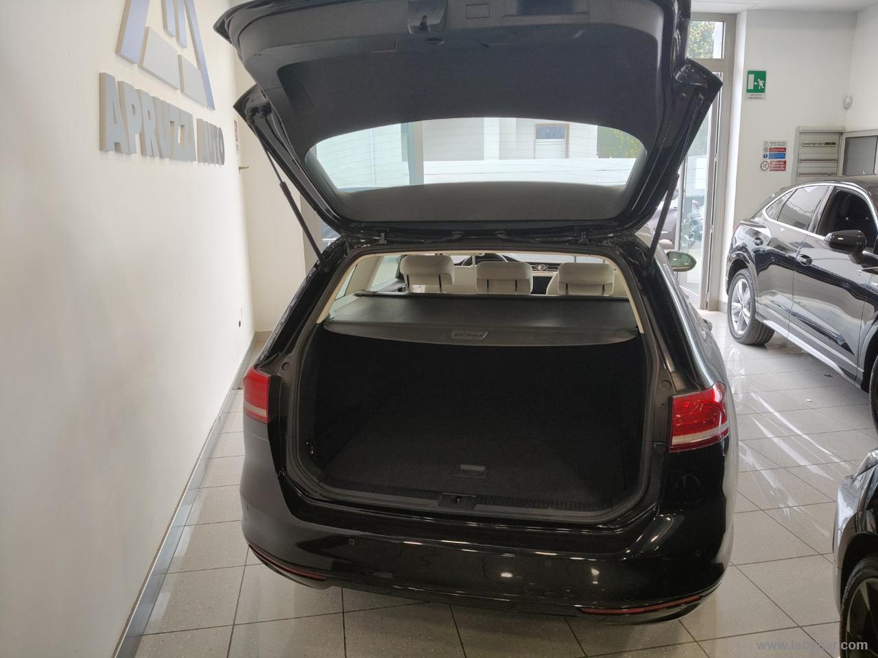 VOLKSWAGEN Passat Variant 2.0 TDI DSG Business BMT