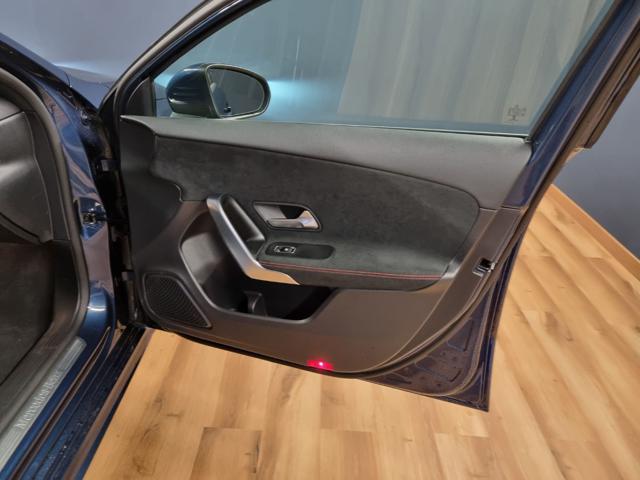 MERCEDES-BENZ A 180 d Automatic Premium