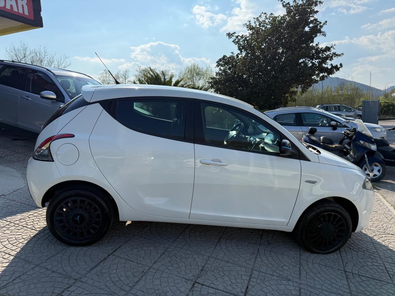 Lancia Ypsilon 0.9 TwinAir 85 CV 5 porte Metano Ecochic Gold