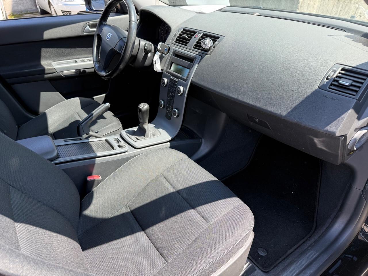 Volvo V50 D2 R-design