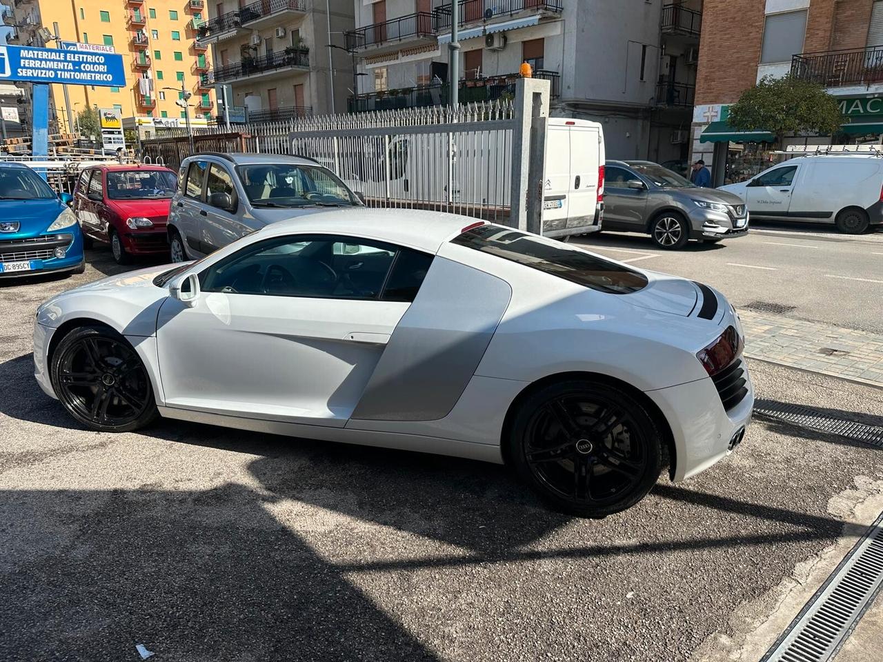 Audi R8 4.2 V8 FSI quattro R tronic