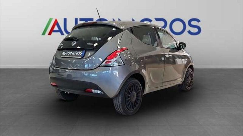 Lancia Ypsilon 1.0 FireFly Hybrid Silver