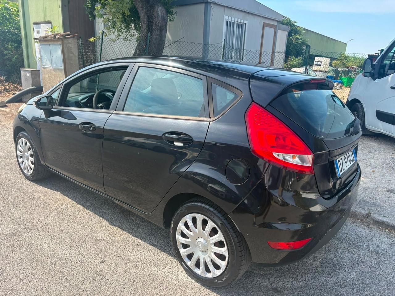 Ford Fiesta 1.4 5 porte BENZ- GPL Titanium 2010