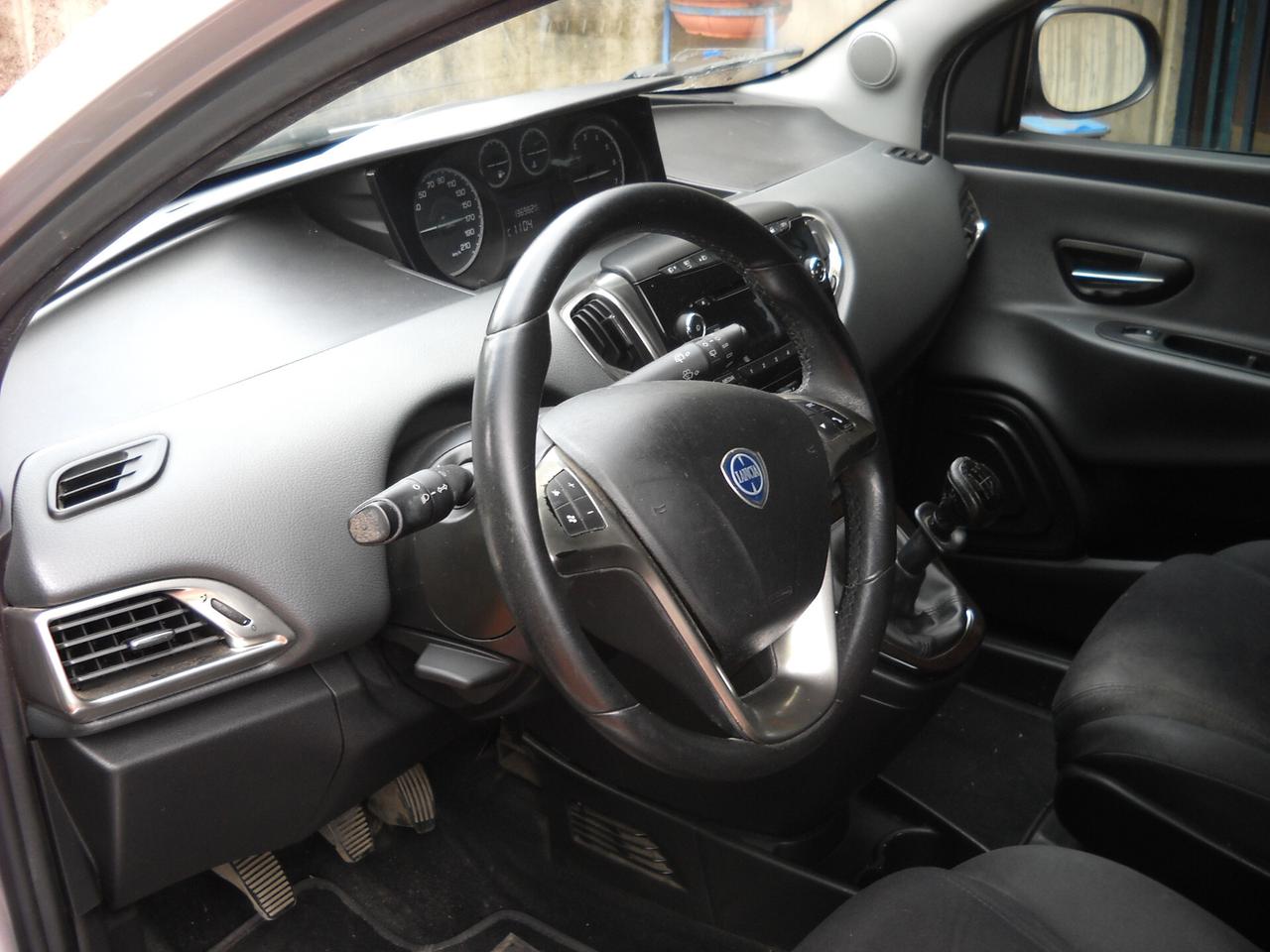 Lancia Ypsilon 0.9 TwinAir 85 CV 5 porte S&S Gold