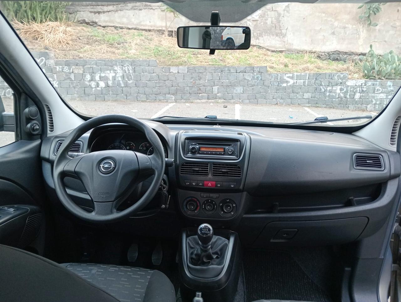 Opel Combo sollevatore elettrico trasporto disabili