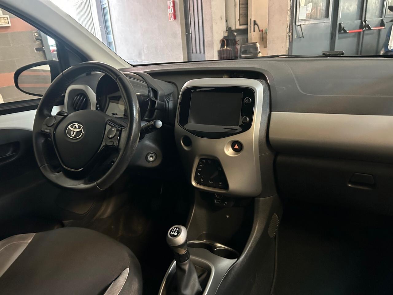 Toyota Aygo 1.0 VVT-i 69 CV 5 porte x-cool