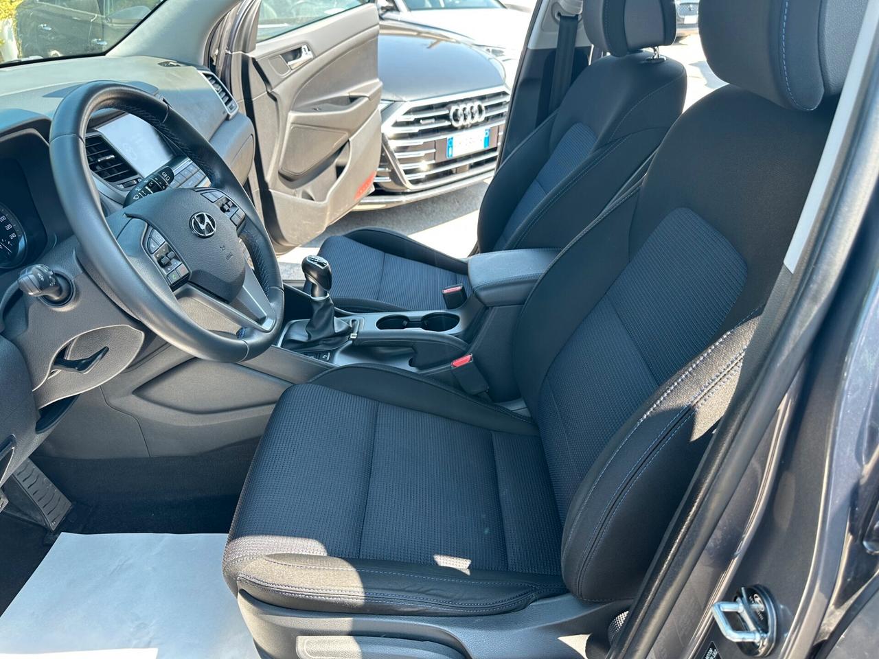 Hyundai Tucson 1.7 CRDi XPossible /km doc/navi/camera/pedane