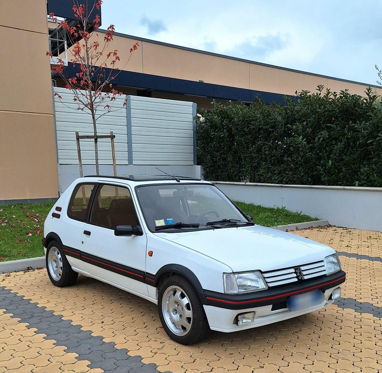 Peugeot 205 1.9 GTI - TETTO APRIBILE - RESTAURO TOTALE