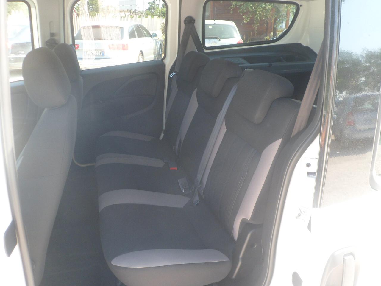 Fiat Doblo 5 posti maxi autocarro