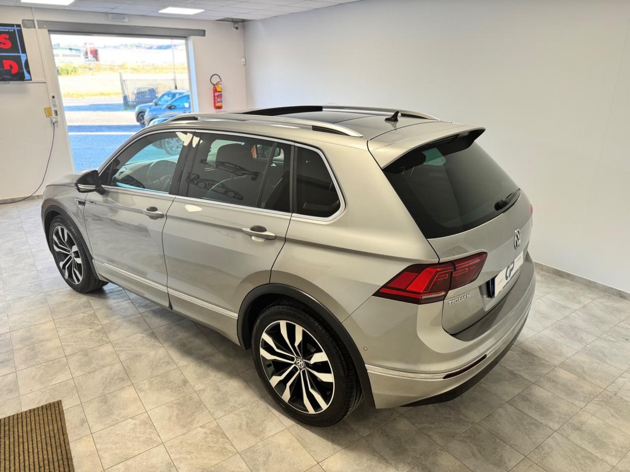 Volkswagen Tiguan R line 2.0 TDI SCR DSG BlueMotion Technology Tetto panoramico