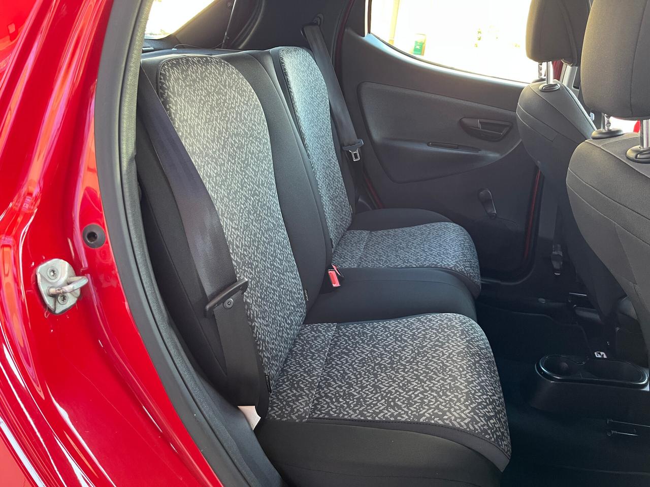 Lancia Ypsilon 1.0 Hybrid 5 porte 70cv -gz749ve-