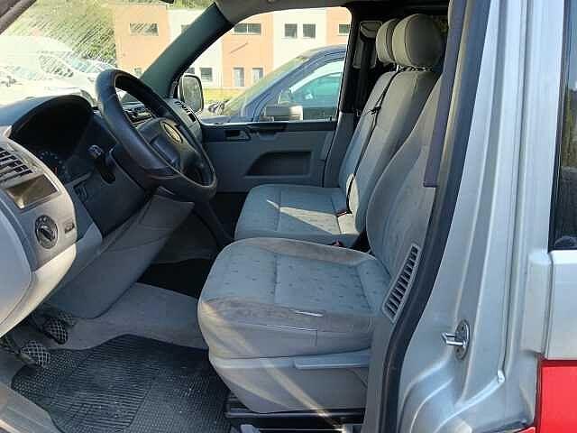 Volkswagen Transporter 2.5 TDI/130CV PL Kombi 9 posti