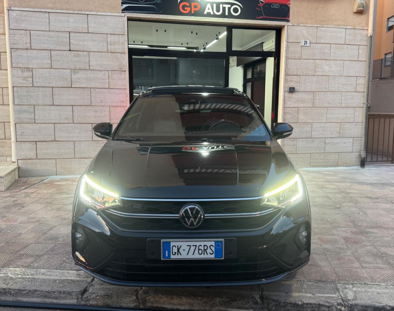 Volkswagen Taigo 1.0 TSI 110 CV DSG R-Line TETTO