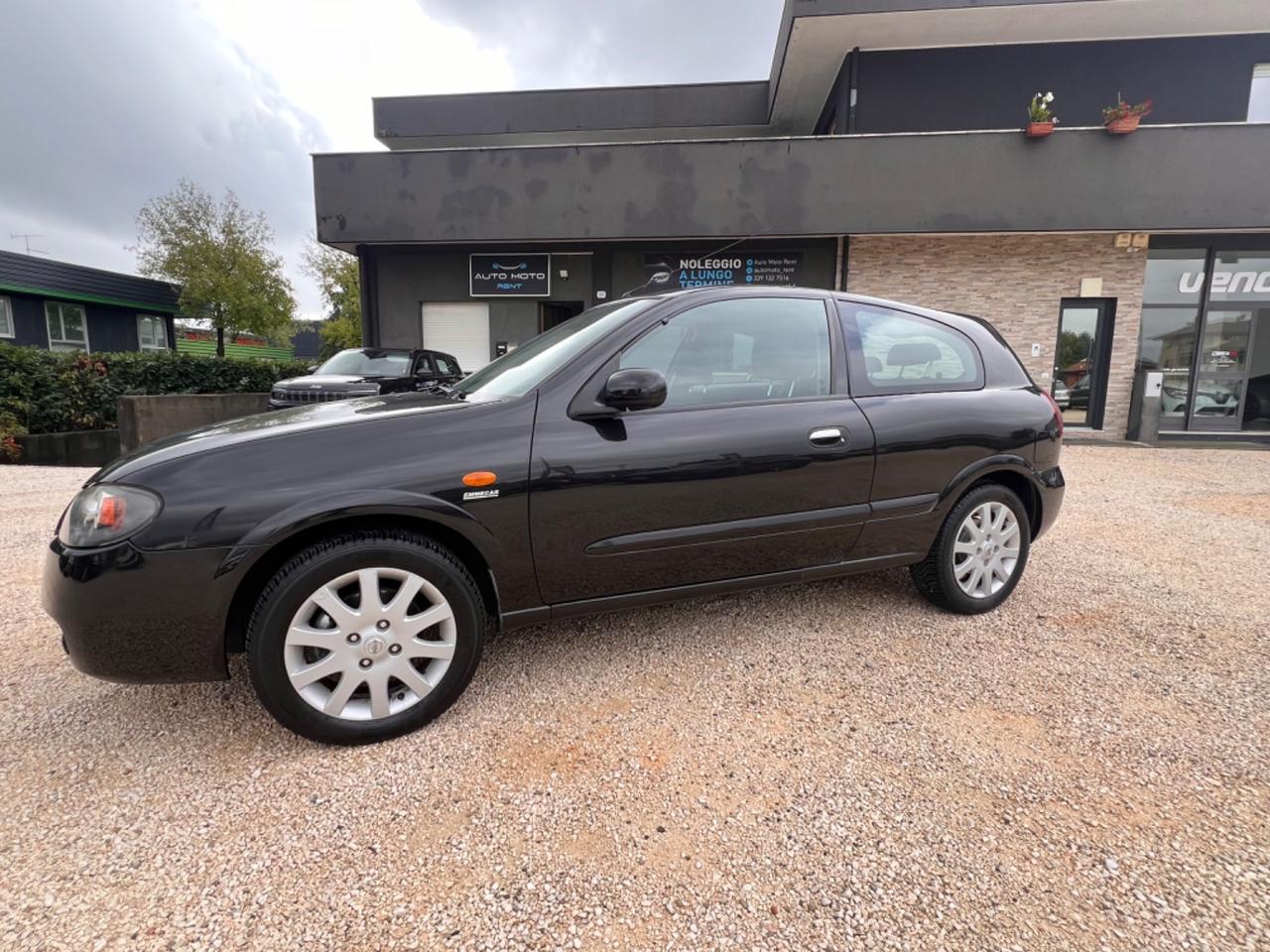 Nissan Almera Tino Almera 1.5 16V cat 3 porte Visia