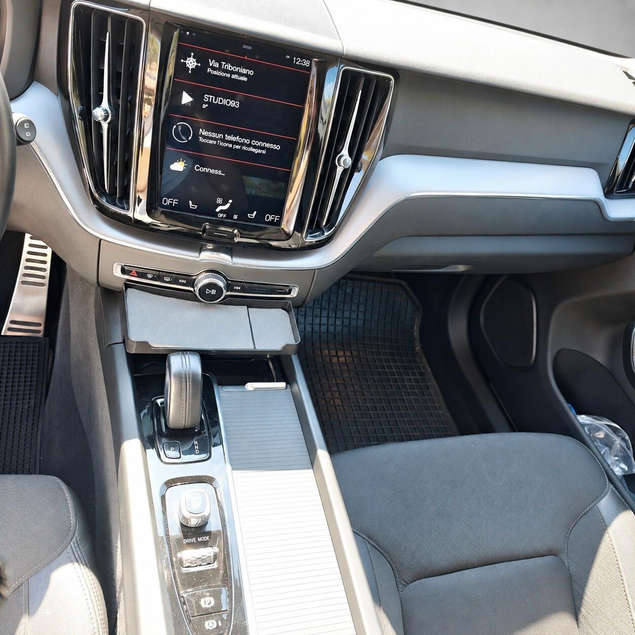 VOLVO XC60 2.0 B4 AWD 197 CV Geartronic Momentum