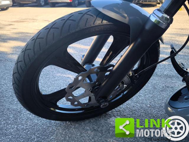 HARLEY-DAVIDSON FXDB Dyna Street Bob x