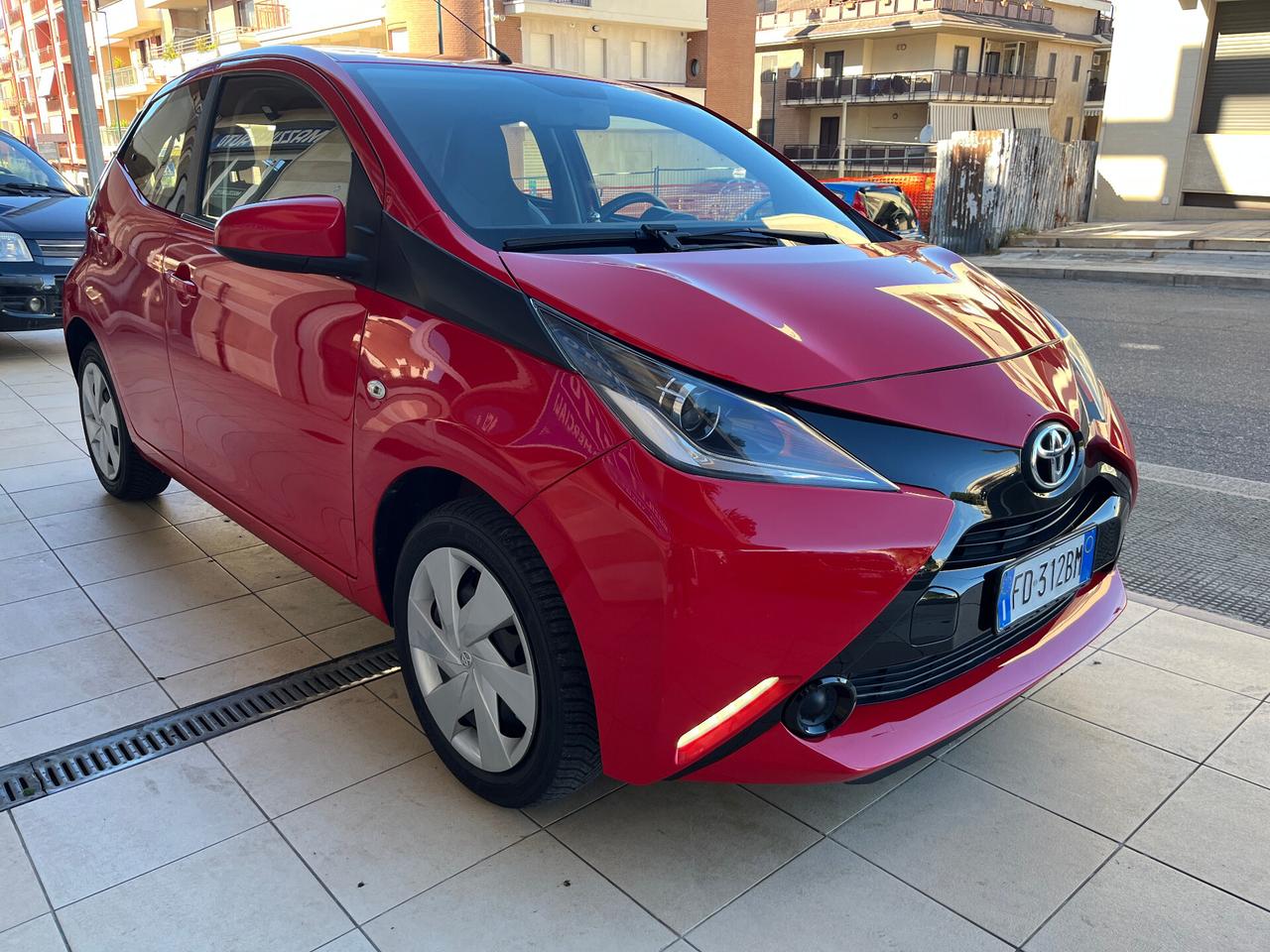 Toyota Aygo 1.0 VVT-i 69 CV 5 porte x-play