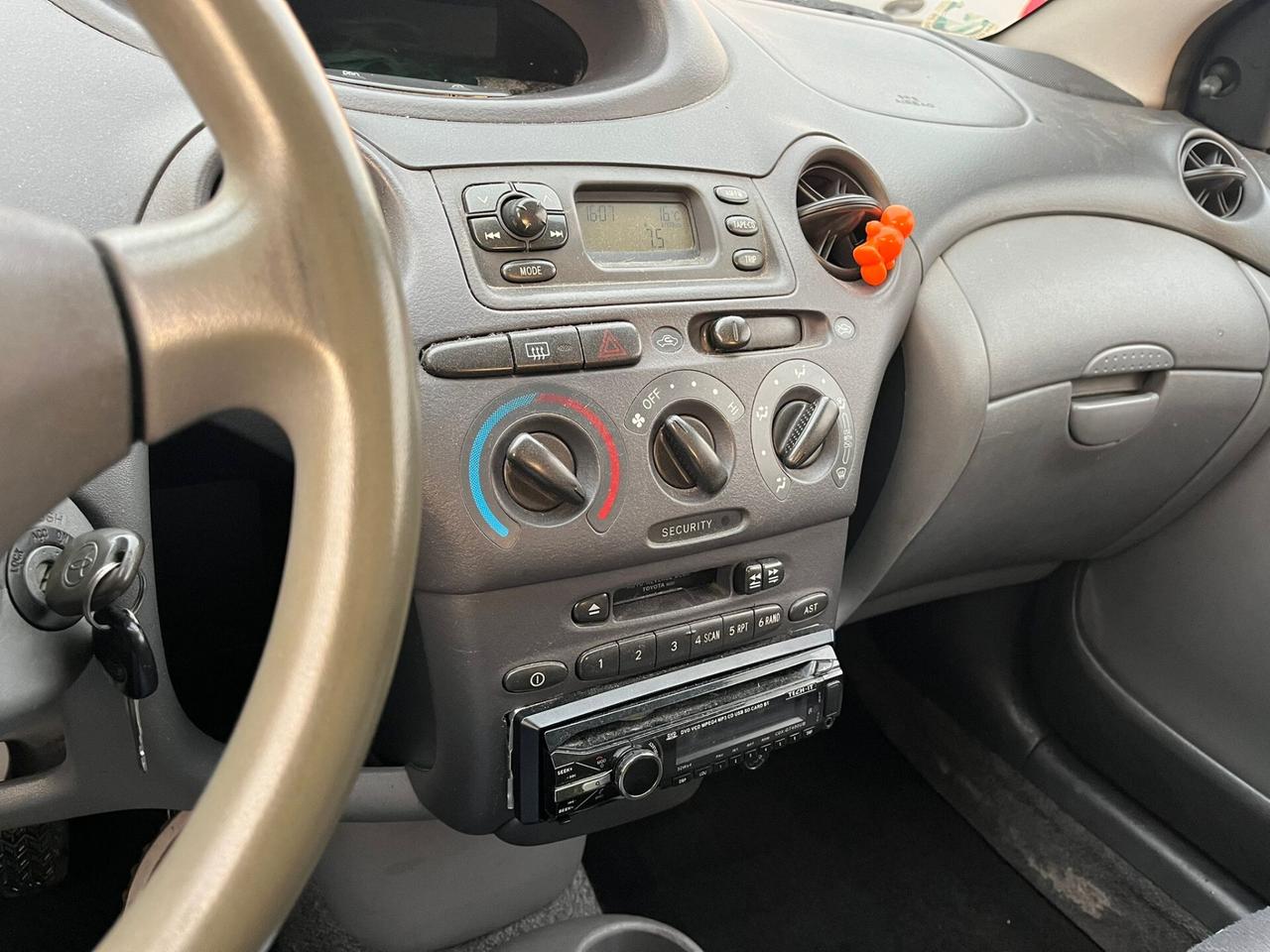 Toyota Yaris 1.0i 16V cat 3 porte