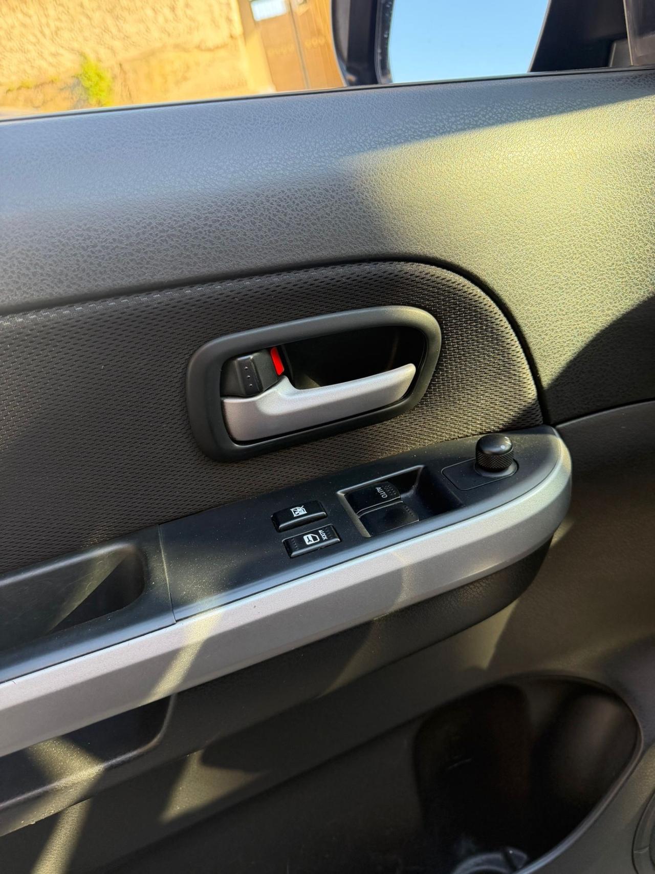 Suzuki Grand Vitara 1.9 DDiS 3p. Special Edition