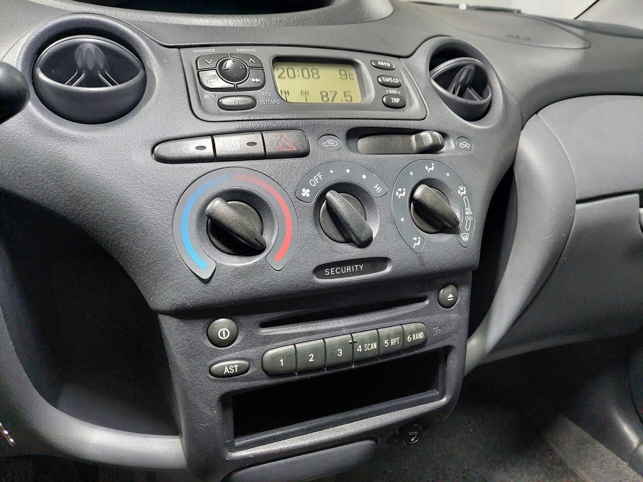Toyota Yaris 1.0i 16V cat 3 porte