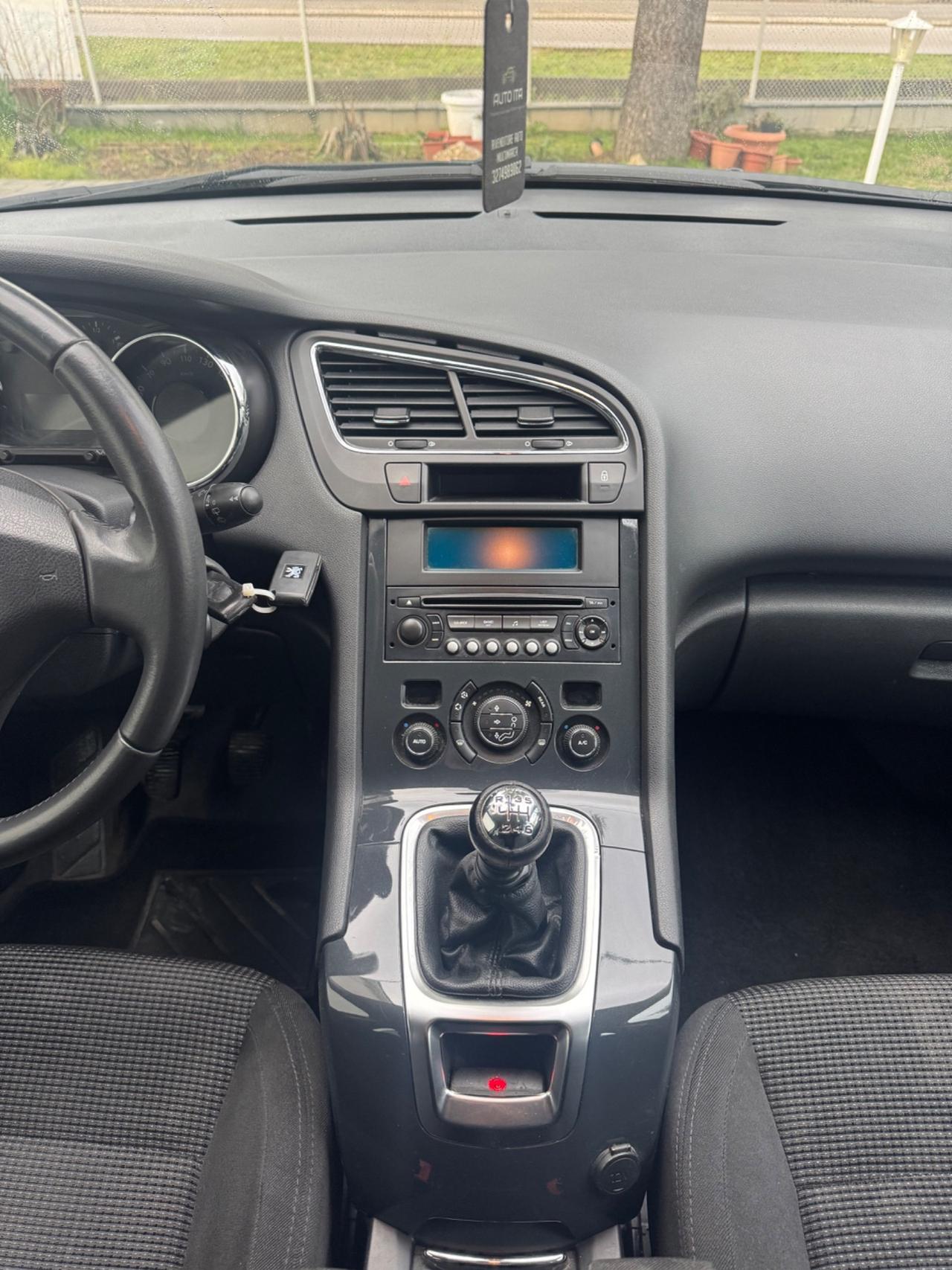 Peugeot 5008 2.0 HDi 150CV Business