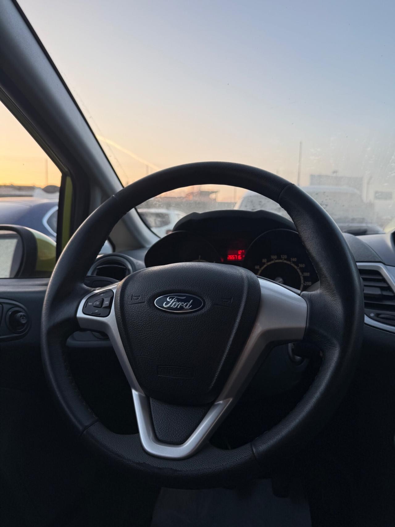 Ford Fiesta 1.4 TDCi 68CV 5 porte,radio,clima,comandi al volante