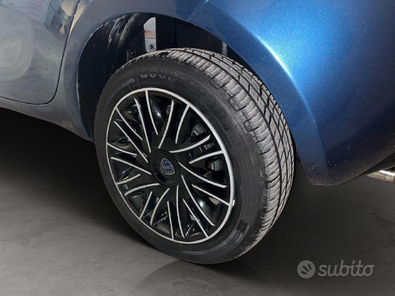 Lancia Ypsilon 1.0 FIREFLY HYBRID - UCONNECT TOUCH