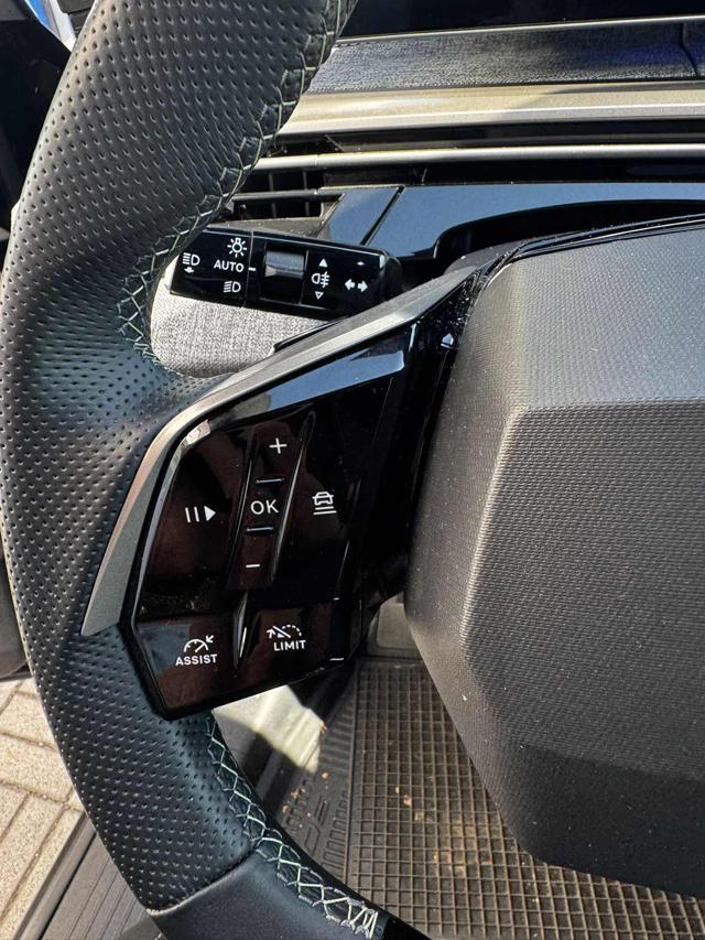 PEUGEOT 3008 Hybrid 136 e-DCS6 GT