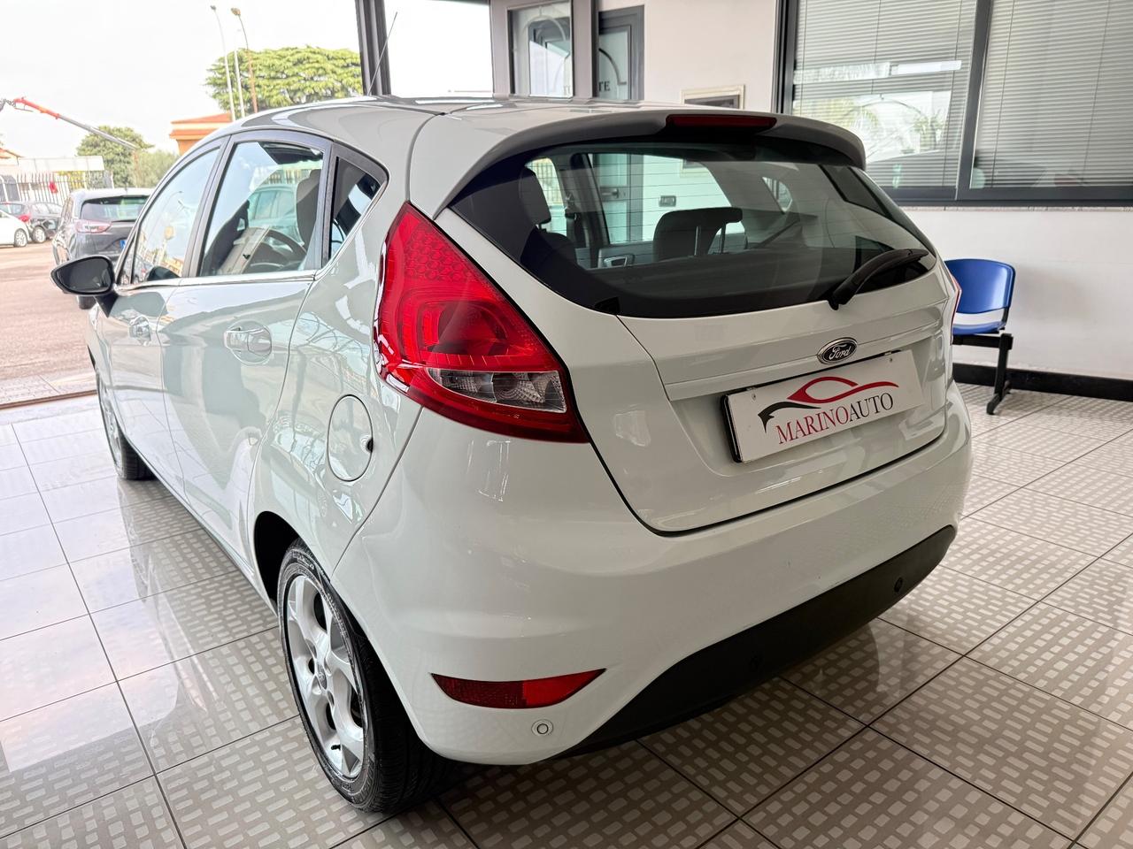 Ford Fiesta 1.4 16V 5p. Bz.- GPL Titanium Bs.