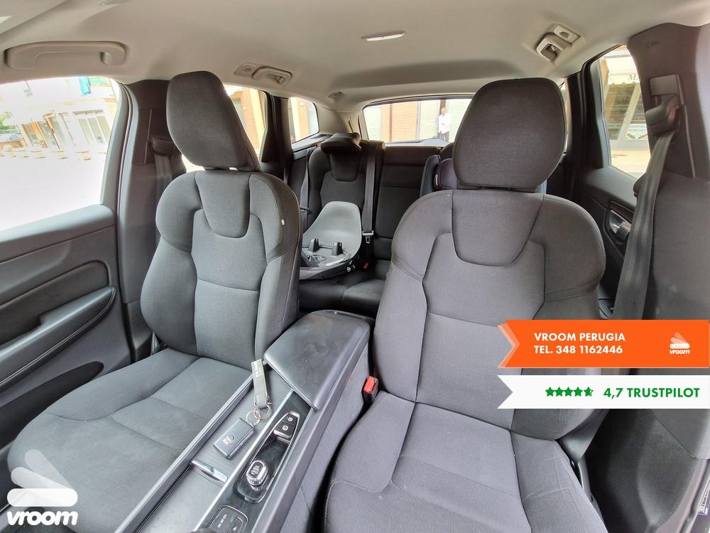 VOLVO XC60 B4 2022 2.0D 197CV HIBRID Plus Dark