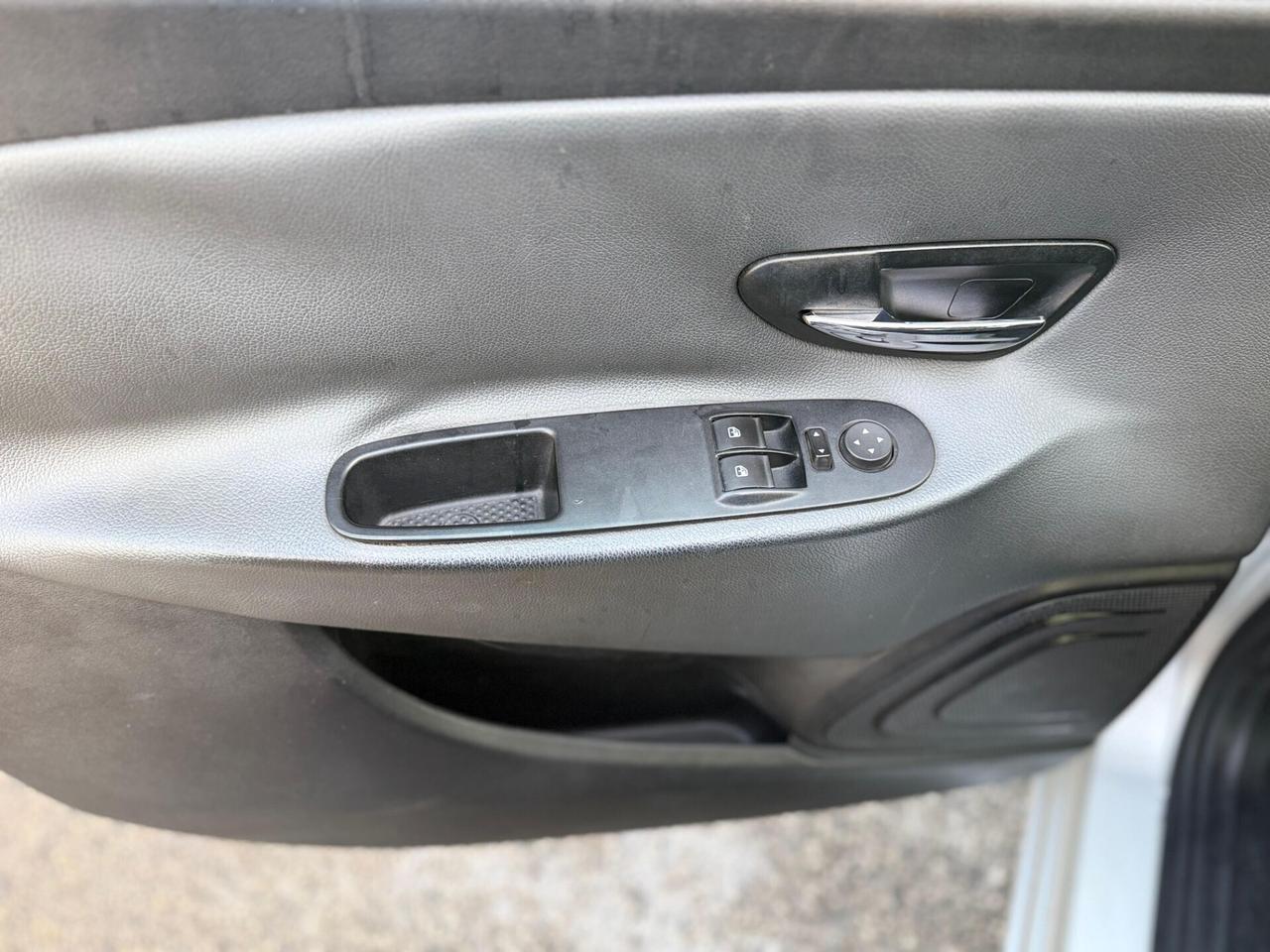 Lancia Ypsilon 1.2 Ecochic GPL Silver