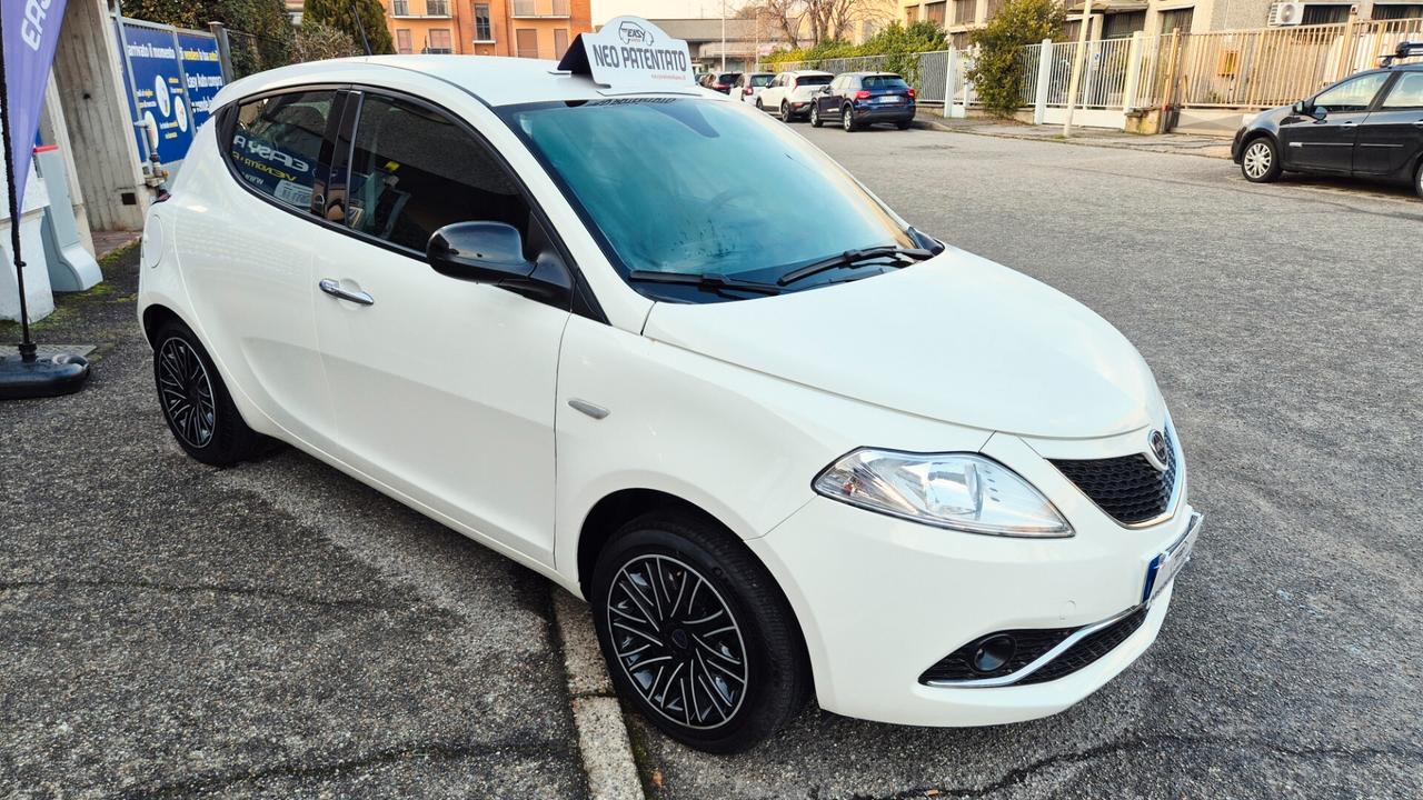 Lancia Ypsilon 1.0 FireFly 5 porte S&S Hybrid Ecochic Gold