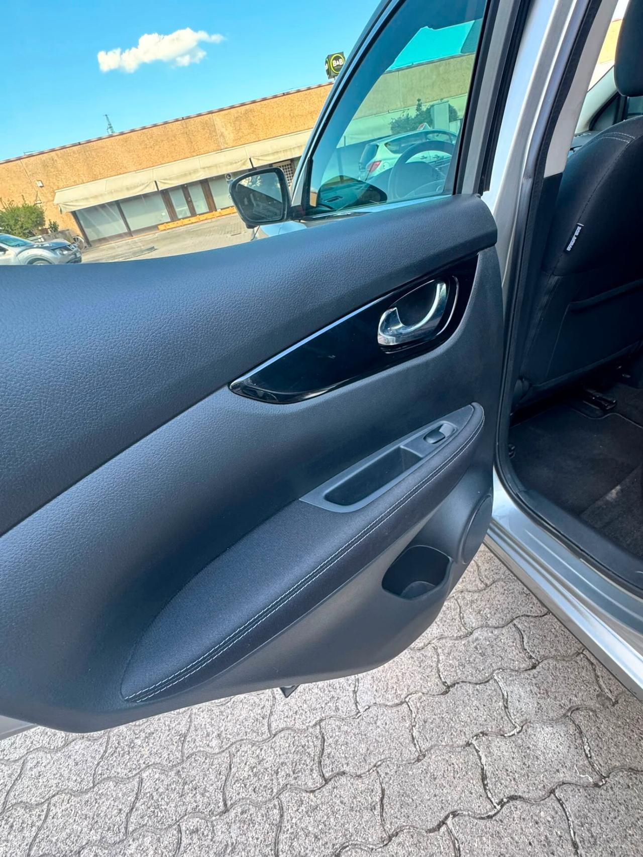 Nissan Qashqai 1.6 dCi 4WD BLACK EDITION
