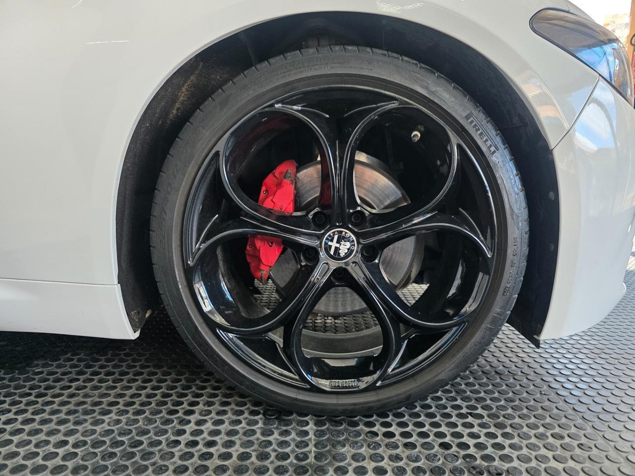 Alfa Romeo Giulia 2.2jtdm AT8 2017 99000km