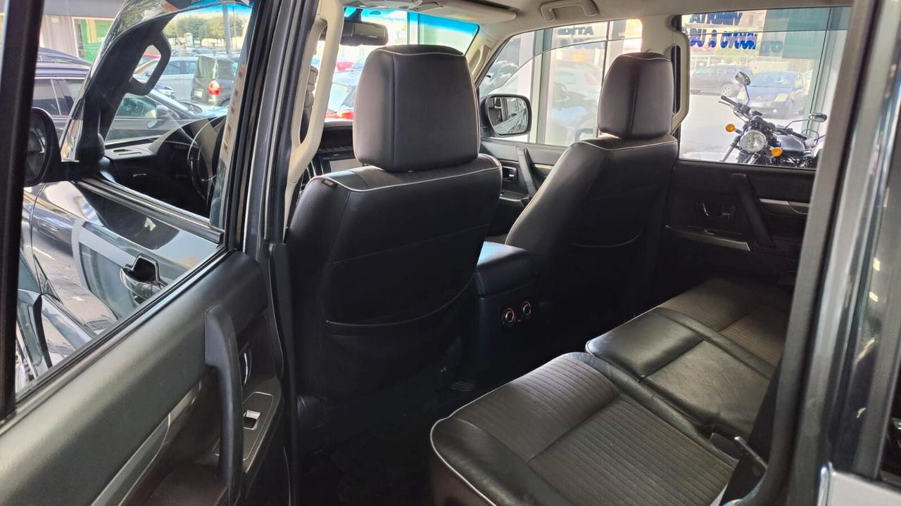 Mitsubishi Pajero 3.2 DI-D 16V aut. 5p. Intense 7 Posti Gancio Traino