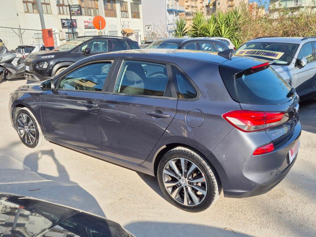 Hyundai i30 1.6 CRDi 110CV NAVI-LED-CAMERA