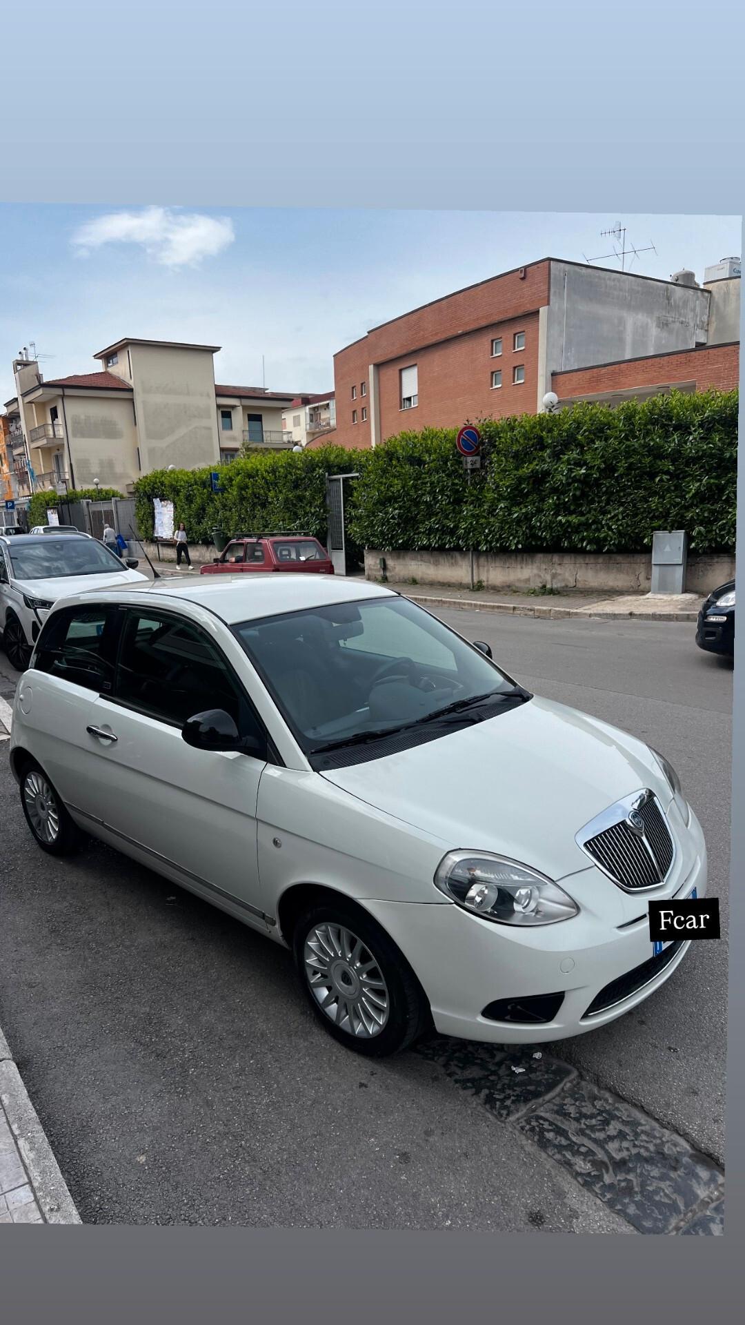 Lancia Ypsilon 1.2 69 CV Unyca