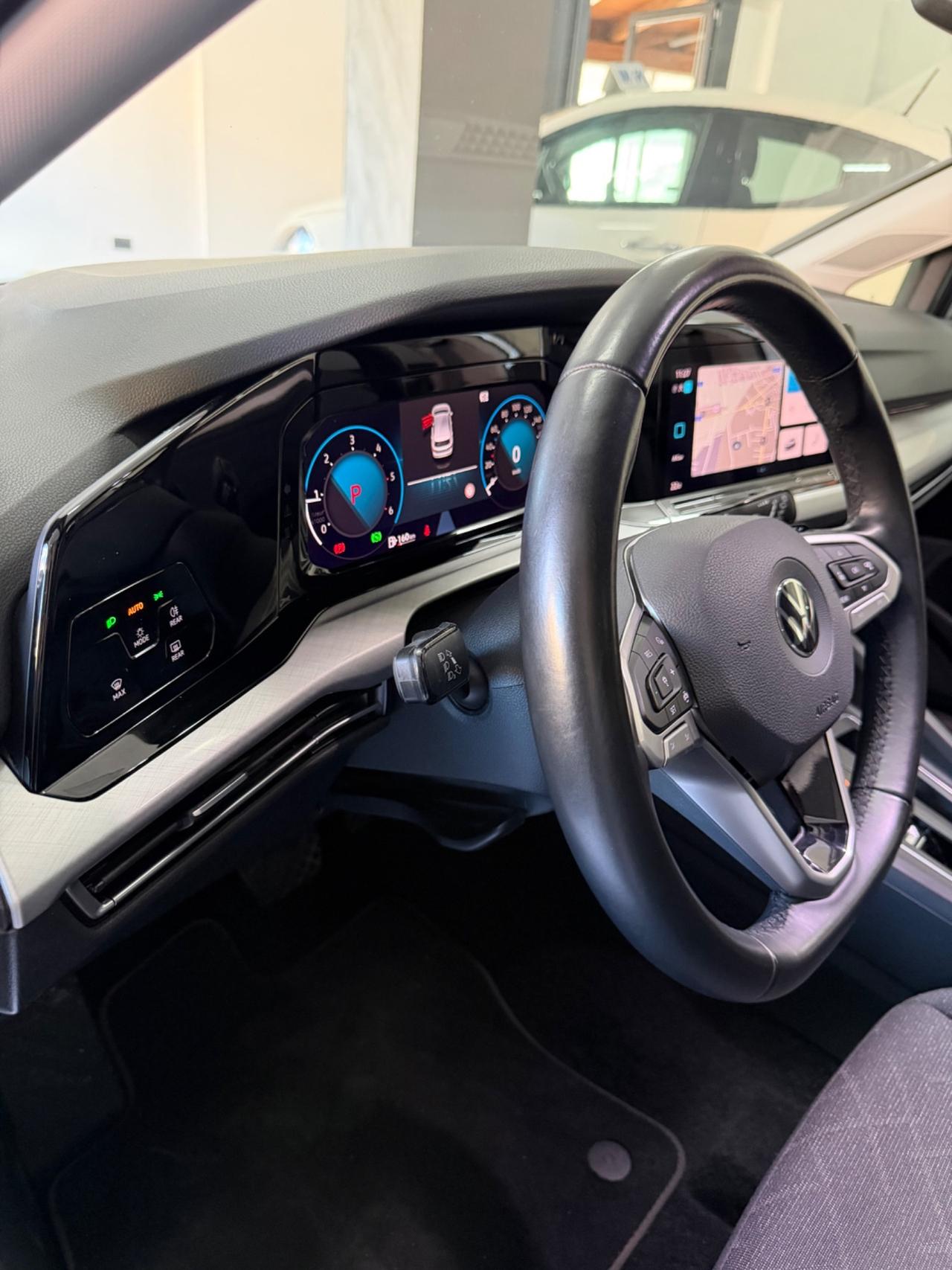 Volkswagen Golf 8 2.0 150 CV