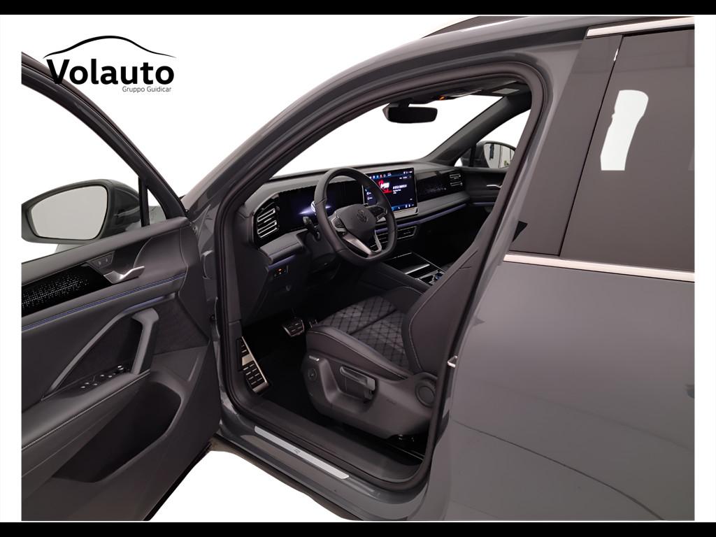 VOLKSWAGEN Tiguan III 2024 - Tiguan 2.0 tdi R-Line 150cv dsg