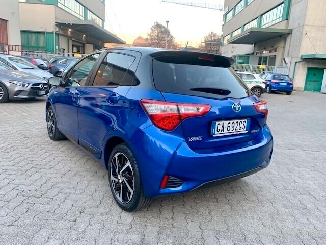 Toyota Yaris 1.5 Hybrid 5 porte Lounge Blue garanzia 10 anni su Hybrid parts