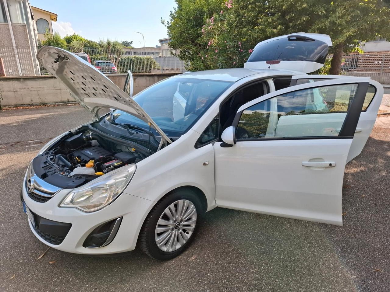 Opel Corsa 1.2 5 porte 2013 SOLAMENTE 99.000 KM