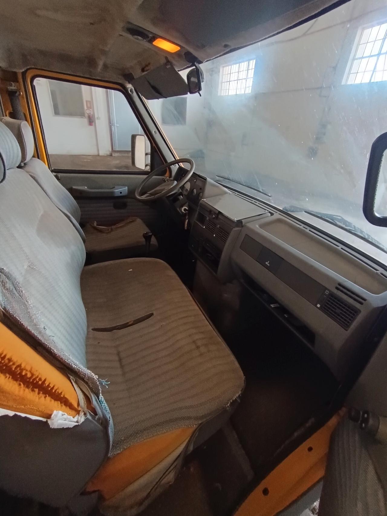 Iveco Daily Carroattrezzi 2.5 TD Patente B scarrabile