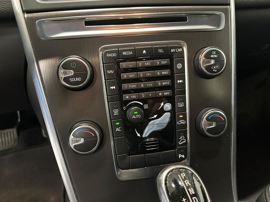 Volvo XC60 2.4 d4 Momentum awd 181cv geartronic