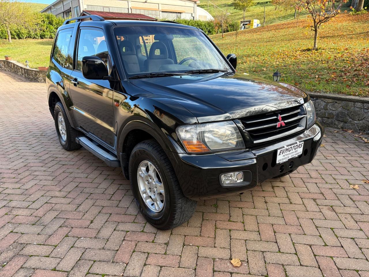 Mitsubishi Pajero 2.5 TDI 3p. GLS1